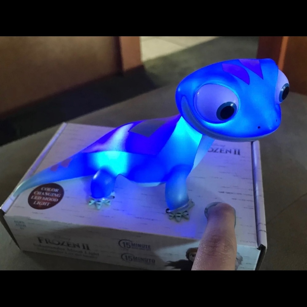 Disney Frozen 2 Salamander moodlight